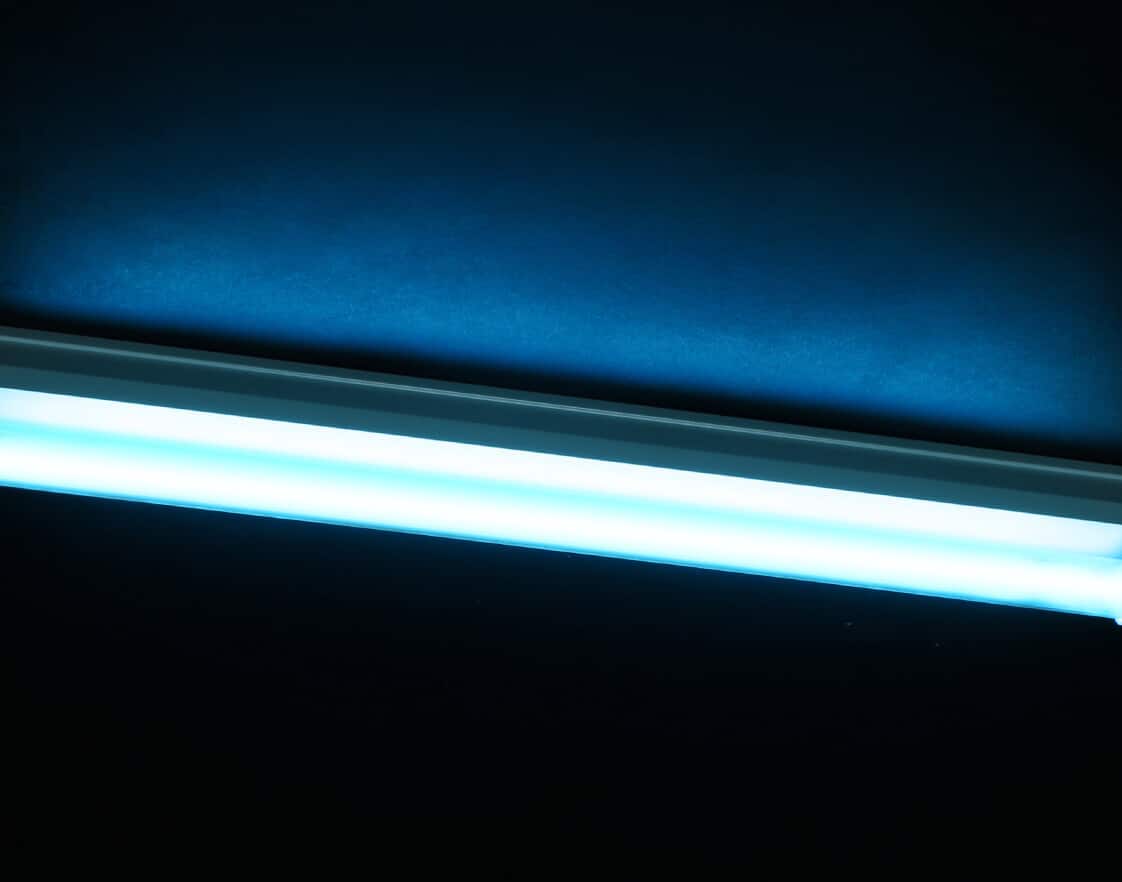Die Abbildung zeigt mehrere UV-C Lampen - UVC-Desinfektion in Bestform